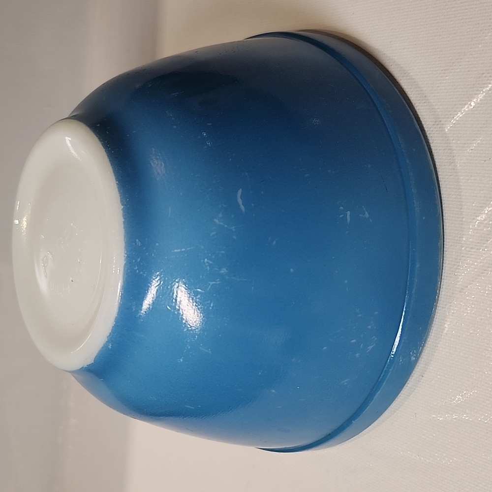 Vintage Pyrex blue nesting mixing bowl 401  1.5pt